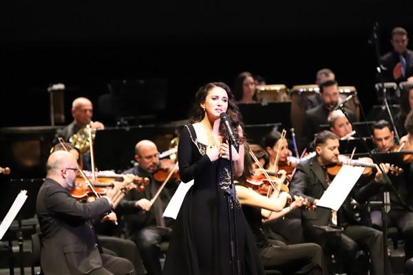 eskisehir-senfoni-orkestrasi-karsuyla-bir-konser-verdi-jMeFWFLZ.jpg